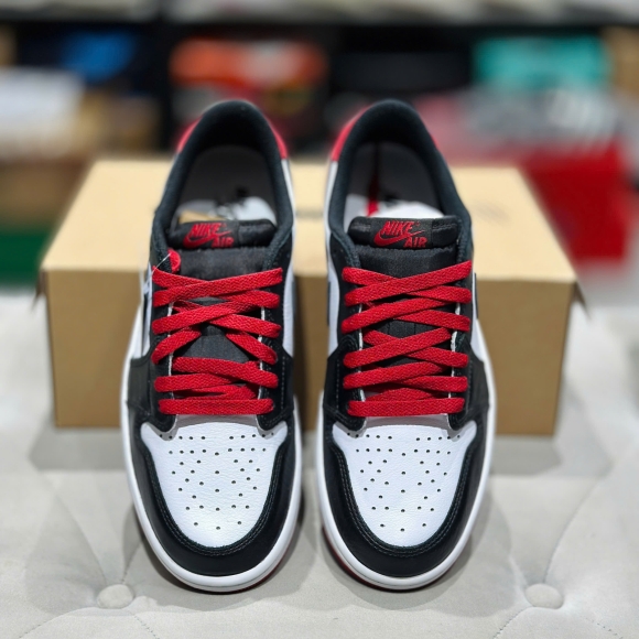 Nike Jordan 1 Low OG Black Toe 